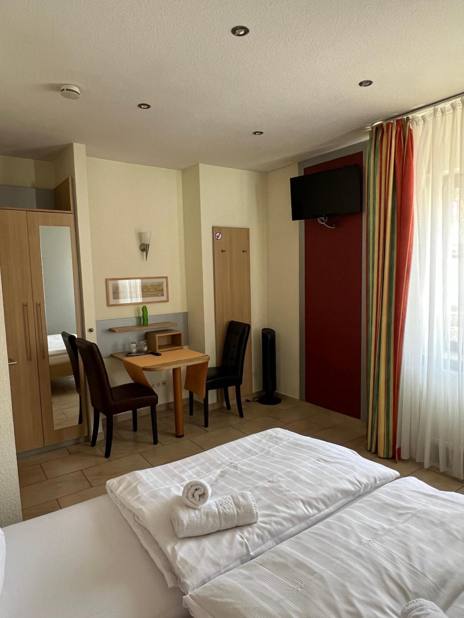 Hotel Pfaelzer Hof 엔켄바흐알젠보른 외부 사진